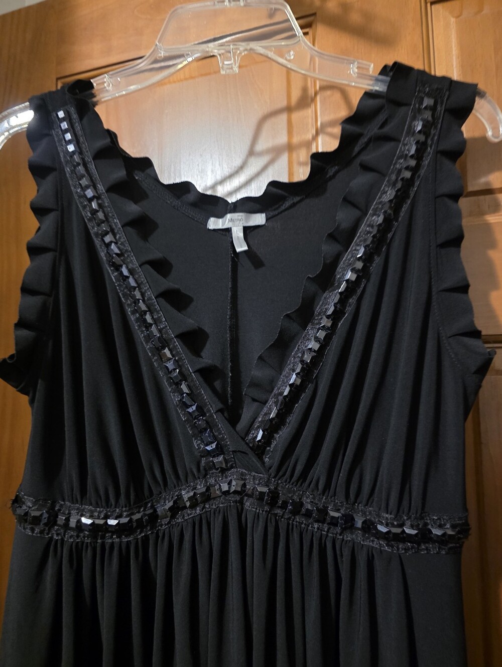 Elegant Black Sleeveless V-Necki Dress with Sequin Trim - Picture 2 of 4